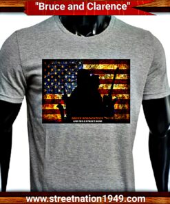 CAMISETA "BRUCE AND CLARENCE", GRIS.