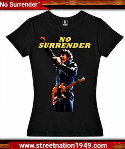 CAMISETA "NO SURRENDER". MUJER